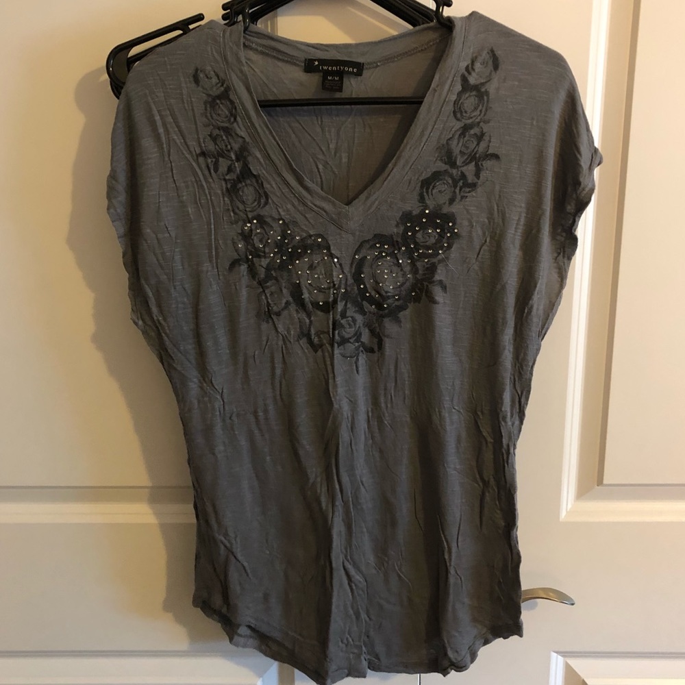 🌻Forever 21 embellished tee